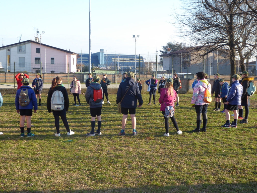 Un momento di branco dei lupetti (scout)